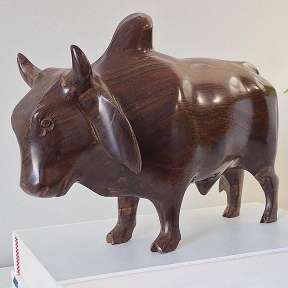 Large Vintage Carved Bull Cow Statue Figurine ironwood wood carving - Picture 1 of 4